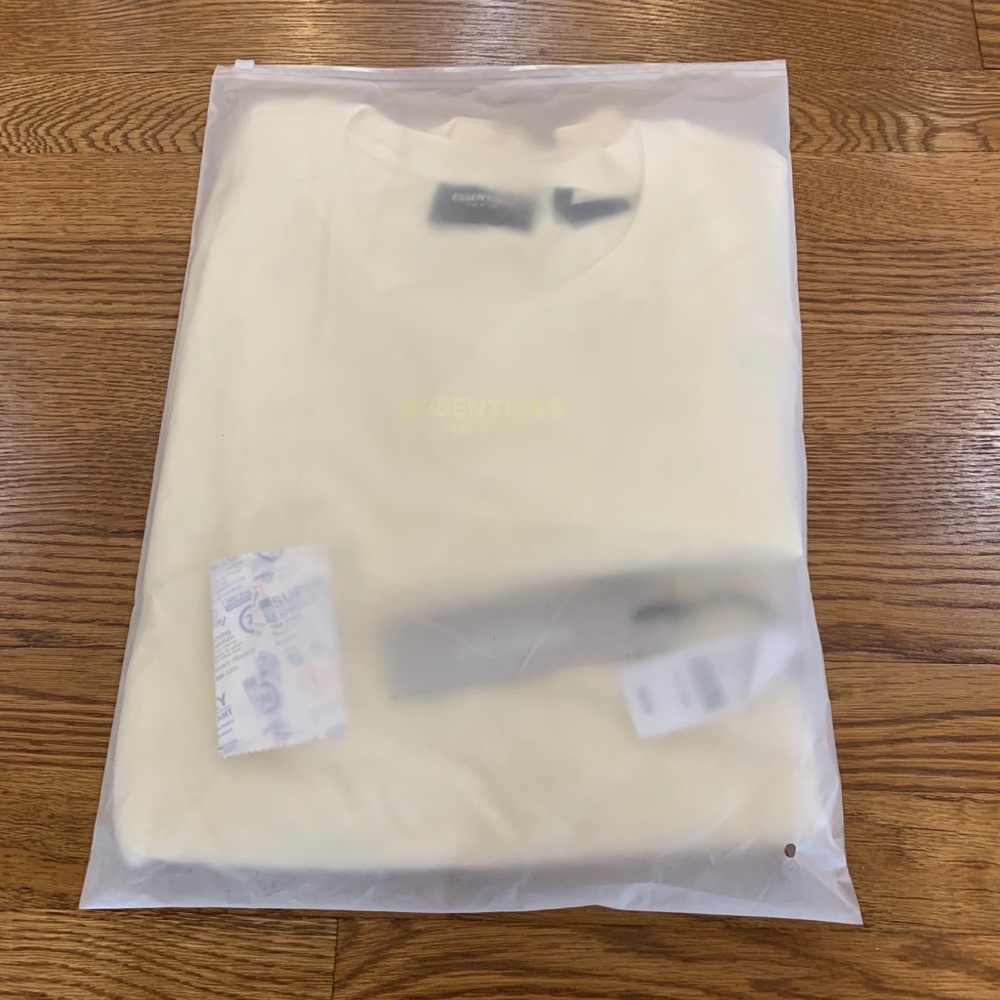 CC💥 NWT Fear of God Essentials 3M Logo Boxy Tee - Picture 5 of 8